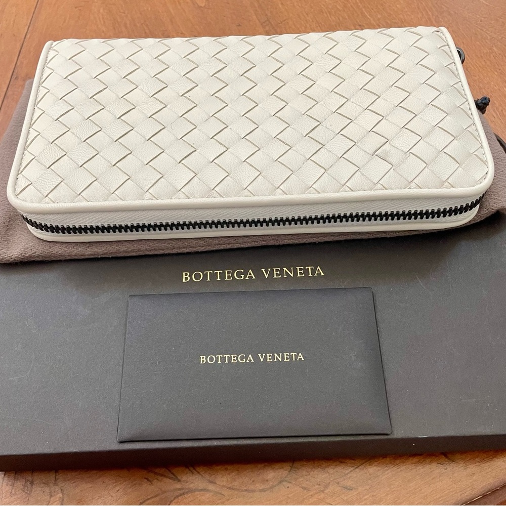 Bottega Veneta Cream Round Zip Wallet